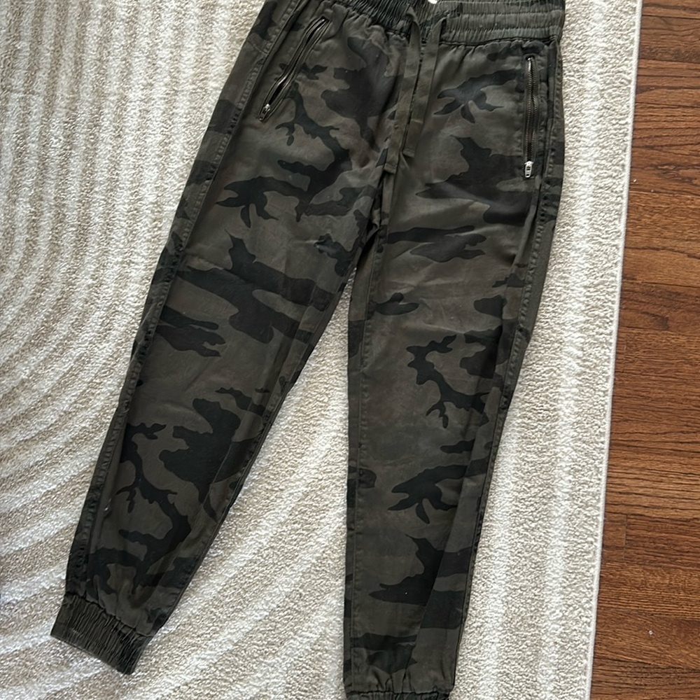 Tna camo elastic waist & bottoms jogger